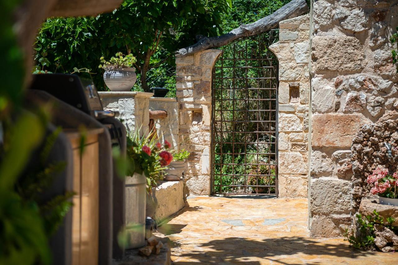 Verekinthos Villas - Pool, Hot Tub, Bbq, Kids Playground, Stunning Mountain Views Yerolákkos Extérieur photo
