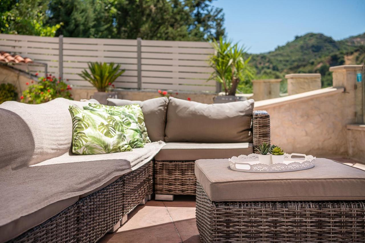Verekinthos Villas - Pool, Hot Tub, Bbq, Kids Playground, Stunning Mountain Views Yerolákkos Extérieur photo