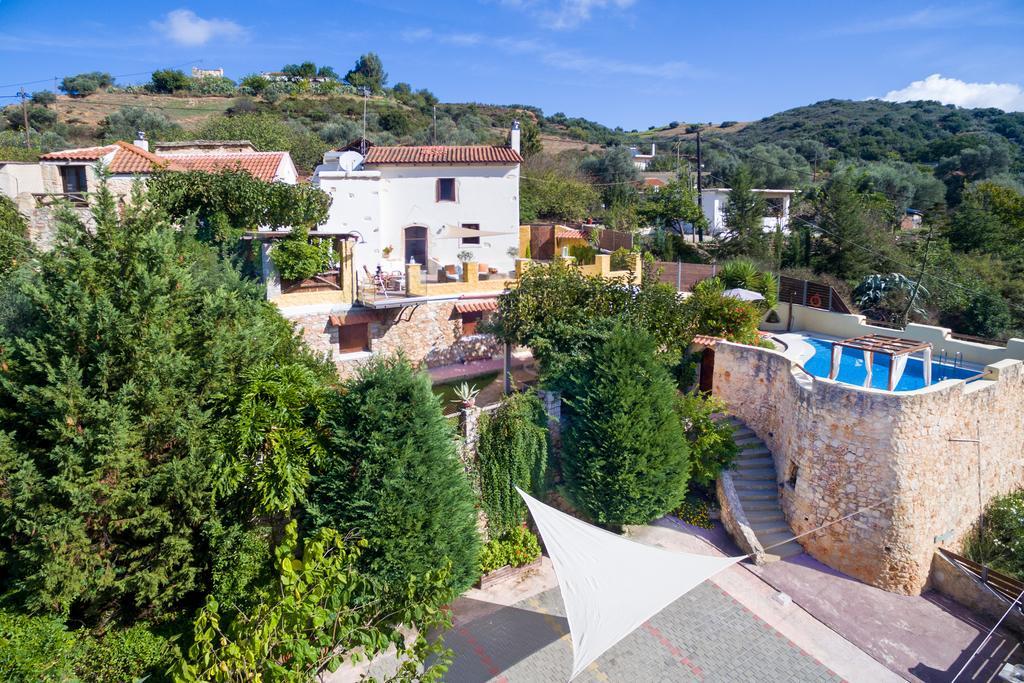 Verekinthos Villas - Pool, Hot Tub, Bbq, Kids Playground, Stunning Mountain Views Yerolákkos Extérieur photo