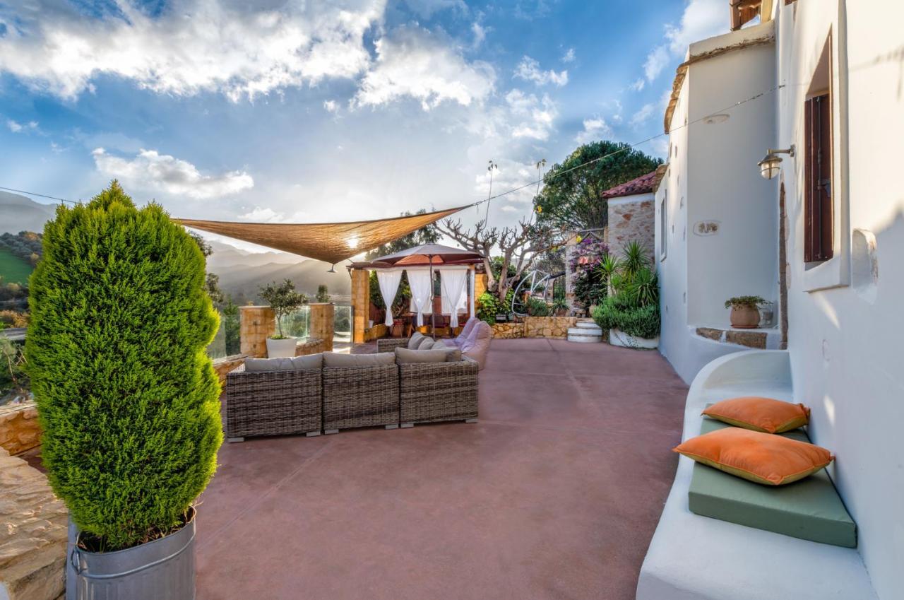 Verekinthos Villas - Pool, Hot Tub, Bbq, Kids Playground, Stunning Mountain Views Yerolákkos Extérieur photo
