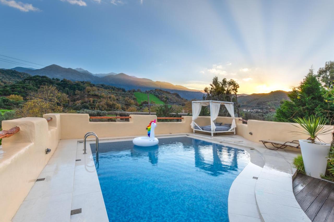 Verekinthos Villas - Pool, Hot Tub, Bbq, Kids Playground, Stunning Mountain Views Yerolákkos Extérieur photo